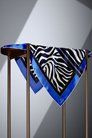 %100 Twill İpek Zebra Desenli Saks - Lacivert  Renkli 90x90 Eşarp Kenar Dikiş Şekli El Dikişli