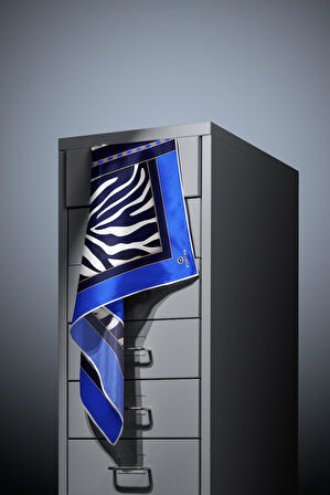 %100 Twill İpek Zebra Desenli Saks - Lacivert  Renkli 90x90 Eşarp Kenar Dikiş Şekli El Dikişli