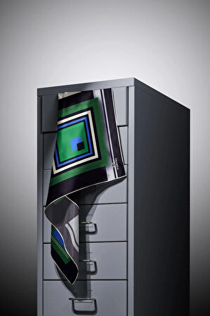 %100 Twill İpek Kare Desenli Zümrüt Yeşili - Saks Renkli 90x90 Eşarp Kenar Dikiş Şekli El Dikişli