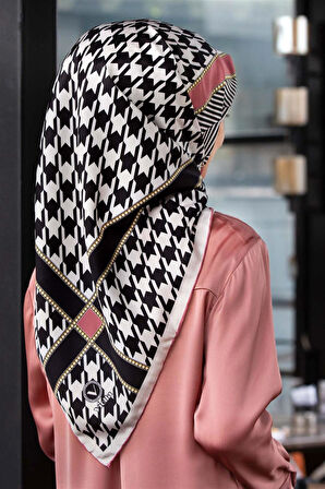 Twill Kazayağı Desenli Pudra Renkli 90x90 Eşarp (İpek İçermez) Kenar Dikiş Şekli El Dikişli
