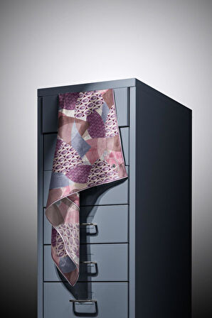 %100 Twill İpek Geometrik Desenli Pudra - Gül Kurusu Renkli 90x90 Eşarp Eşarp Kenar Dikiş Şekli El Dikişli