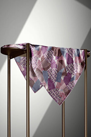 %100 Twill İpek Geometrik Desenli Pudra - Gül Kurusu Renkli 90x90 Eşarp Eşarp Kenar Dikiş Şekli El Dikişli