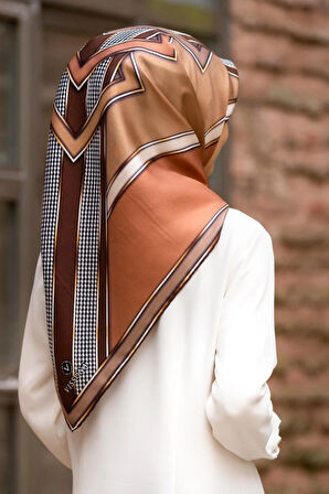 %100 Twill İpek Kareli Kazayaklı Desenli Bakır - Sütlü Kahverengi Renkli 90x90 Eşarp Kenar Dikiş Şekli El Dikişli