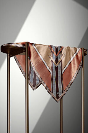 %100 Twill İpek Kareli Kazayaklı Desenli Bakır - Sütlü Kahverengi Renkli 90x90 Eşarp Kenar Dikiş Şekli El Dikişli