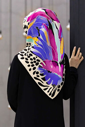 %100 Twill İpek Amazon Desenli Saks - Fuşya Renkli 90x90 Eşarp Kenar Dikiş Şekli El Dikişli