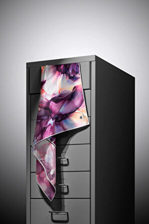 %100 Twill İpek Batik Çiçek Desenli Mürdüm - İndigol Renkli 90x90 Eşarp Kenar Dikiş Şekli El Dikişli