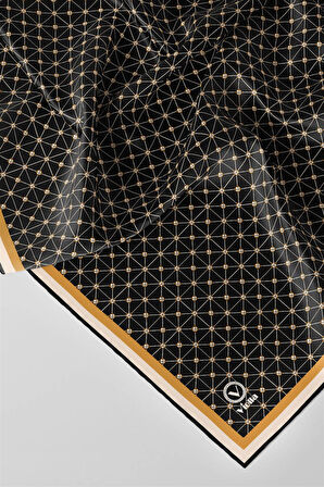 Twill Monogram Desenli Siyah - Gold Renkli 90x90 Eşarp (İpek İçermez) Kenar Dikiş Şekli El Dikişli