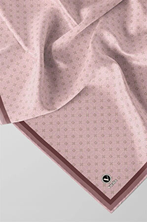 Twill Monogram Desenli Pudra Renkli 90x90 Eşarp (İpek İçermez) Kenar Dikiş Şekli El Dikişli