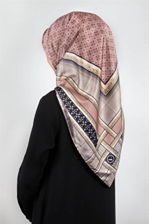 Twill Gold Bordürlü Geometrik Desenli Pudra Renkli 90x90 Eşarp (İpek İçermez) Kenar Dikiş Şekli El Dikişli