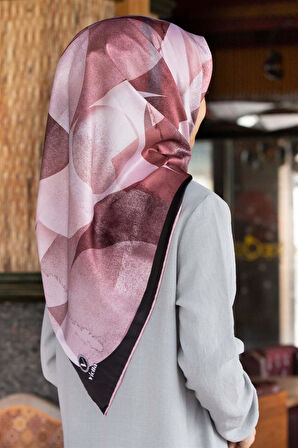 Twill Geometrik Desenli Pudra Renkli 90x90 Eşarp (İpek İçermez)Kenar Dikiş Şekli El Dikişli