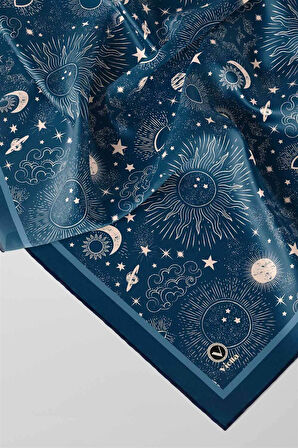 Twill Galaksi Desenli Lacivert Renkli 90x90 Eşarp (İpek İçermez) Dikim Şekli : El Dikişi