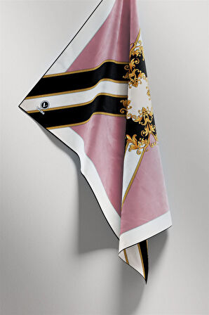 Twill Barok Desenli Pudra - Siyah Renkli 90x90 Dikim Şekli : El Dikişi Eşarp (İpek İçermez)