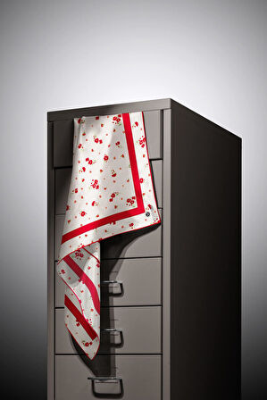 100% Twill İpek Bordürlü Çıtır Çiçek Desenli Kırmızı Renkli 90x90 Dikim Şekli : El Dikişi Eşarp