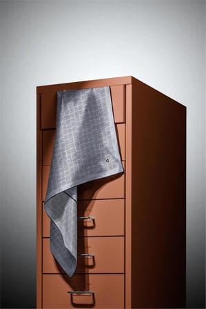 100% Twill İpek Etnik Motif Desenli Gri - Siyah Renkli 90x90 Dikim Şekli : El Dikişi Eşarp