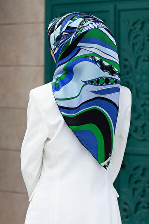 100% Twill Etnik Yaprak Desenli Saks Renkli 90x90 Dikim Şekli : El Dikişi Eşarp