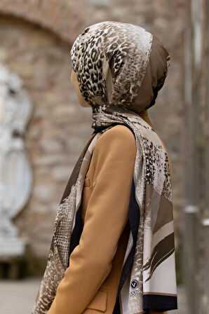 LÜKS MEDİNE İPEĞİ LEOPAR DESENLİ BEJ - SİYAH RENKLİ 75X195 KIRIŞMAZ ŞAL MOSS KREP DİKİŞ TİPİ İTALYAN DİKİŞLİ