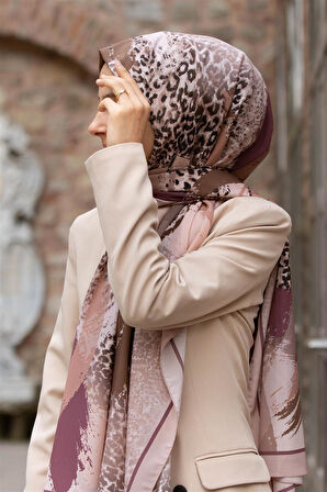 LÜKS MEDİNE İPEĞİ LEOPAR DESENLİ BEJ - SÜTLÜKAHVE RENKLİ 75X195 KIRIŞMAZ ŞAL MOSS KREP DİKİŞ TİPİ İTALYAN DİKİŞLİ