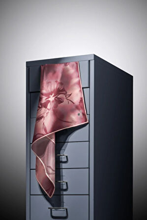 100% Twill İpek Çiçek Desenli Pudra Renkli 90x90 Dikim Şekli : El Dikişi Eşarp