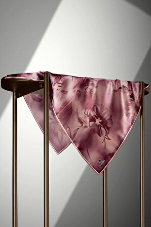 100% Twill İpek Çiçek Desenli Pudra Renkli 90x90 Dikim Şekli : El Dikişi Eşarp