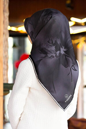 100% Twill İpek Çiçek Desenli Füme Renkli 90x90 Dikim Şekli : El Dikişi Eşarp