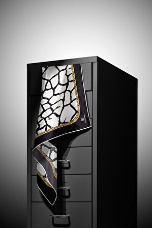 %100 Twill Taş Desenli Krem - Siyah Renkli 90x90 Eşarp Dikim Şekli: El Dikişi