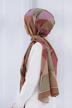 LÜKS MEDİNE ÜÇGEN YAMA DESENLİ PUDRA RENKLİ 75X195 KIRIŞMAZ ŞAL MOSS KREP DİKİŞ TİPİ İTALYAN DİKİŞLİ