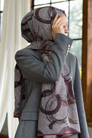 LÜKS MEDİNE GEOMETRİK DESENLİ SÜTLÜ KAHVE RENKLİ 75X195 KIRIŞMAZ ŞAL MOSS KREP DİKİŞ TİPİ İTALYAN DİKİŞLİ