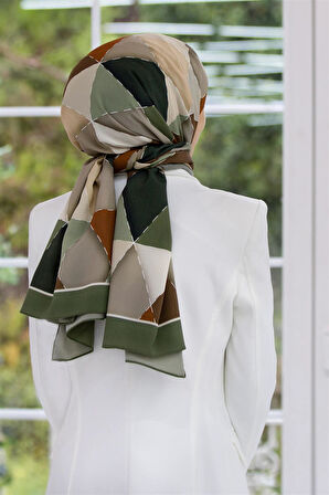 LÜKS MEDİNE ÜÇGEN YAMA DESENLİ HAKİ YEŞİLİ RENKLİ 75X195 KIRIŞMAZ ŞAL MOSS KREP DİKİŞ TİPİ İTALYAN DİKİŞLİ