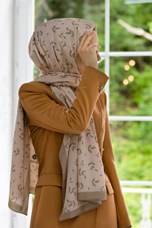 LÜKS MEDİNE YAPRAK DESENLİ BEJ RENKLİ 75X195 KIRIŞMAZ ŞAL MOSS KREP DİKİŞ TİPİ İTALYAN DİKİŞLİ