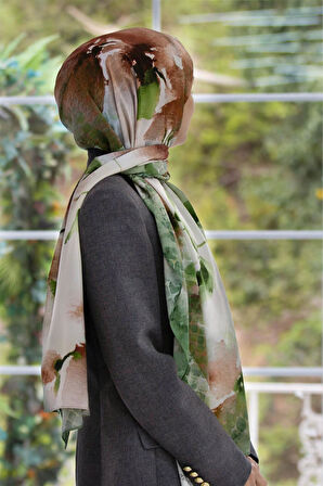 LÜKS MEDİNE SULU BOYA ÇİÇEK DESENLİ ZÜMRÜT YEŞİLİ RENKLİ 75X195 KIRIŞMAZ ŞAL MOSS KREP DİKİŞ TİPİ İTALYAN DİKİŞLİ