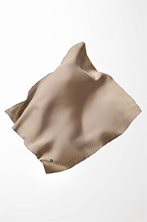 Twill Kenar Motifi Zincir Desenli Düz Bej Renkli 90x90 Dikim Şekli : El Dikişi Eşarp (İpek İçermez)