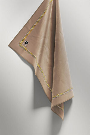 Twill Kenar Motifi Zincir Desenli Düz Bej Renkli 90x90 Dikim Şekli : El Dikişi Eşarp (İpek İçermez)
