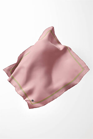 Twill Kenar Motifi Zincir Desenli Düz Pudra Renkli 90x90 Dikim Şekli : El Dikişi Eşarp (İpek İçermez)