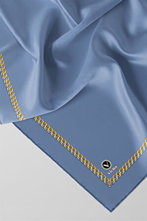 Twill Kenar Motifi Zincir Desenli Düz Bebe Mavisi Renkli 90x90 Dikim Şekli : El Dikişi Eşarp (İpek İçermez)