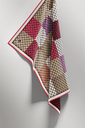 Twill Kare Desenli Pembe Renkli 90x90 Eşarp (İpek İçermez) Kenar Dikiş Şekli El Dikişli