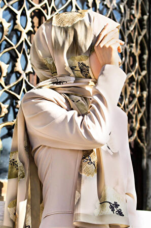 LÜKS MEDİNE İPEĞİ FIRÇA DOKULU ÇİZGİ ÇİÇEK DESENLİ BEJ - HAKİ YEŞİLİ RENKLİ 75X195 KIRIŞMAZ ŞAL MOSS KREP DİKİŞ TİPİ İTALYAN DİKİŞLİ