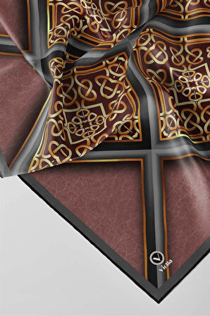 Twill Gold Çerçeveli Barok Desenli Pudra Renkli 90x90 Eşarp (İpek İçermez) Kenar Dikiş Şekli El Dikişli