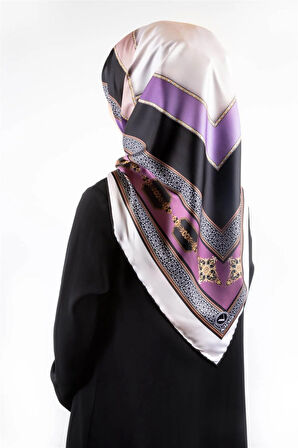 Twill Gold Detaylı ve Antik Motif Desenli Lila Renkli 90x90 Eşarp (İpek İçermez) Kenar Dikiş Şekli El Dikişli