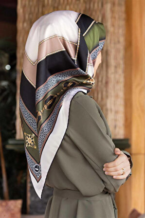 Twill Gold Detaylı ve Antik Motif Desenli Haki Yeşil Renkli 90x90 Eşarp (İpek İçermez) Kenar Dikiş Şekli El Dikişli
