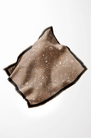 Twill Galaksi Desenli Bej Renkli 90x90 Eşarp (İpek İçermez) Kenar Dikiş Şekli El Dikişli