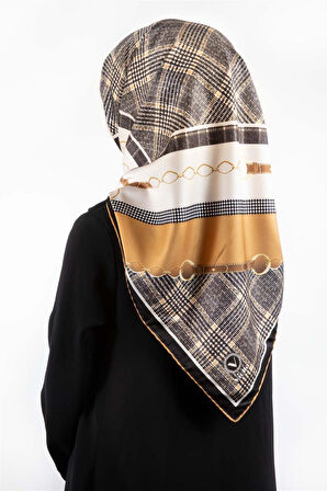 Twill Kemer ve Zincir Detaylı Ekose Desenli Hardal Renkli 90x90 Eşarp (İpek İçermez) Kenar Dikiş Şekli El Dikişli