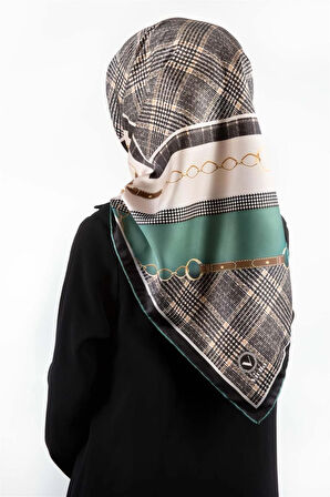 Twill Kemer ve Zincir Detaylı Ekose Desenli Petrol Yeşili Renkli 90x90 Eşarp (İpek İçermez) Kenar Dikiş Şekli El Dikişli