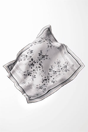 Twill Çiçek Desenli Gri Renkli 90x90 Eşarp (İpek İçermez) Kenar Dikiş Şekli El Dikişli