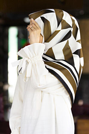 Twill Geometrik Desenli Hardal Renkli 90x90 Eşarp (İpek İçermez) Kenar Dikiş Şekli El Dikişli