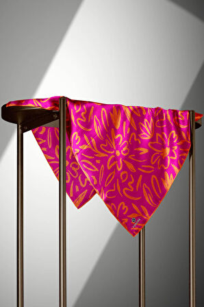 %100 Twill İpek Büyük Çiçek Desenli Fuşya - Turuncu Renkli 90x90 Eşarp Dikim Şekli : El Dikişi