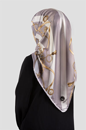 Twill Çizgili Kemer ve Zinci Desenli Gri Renkli 90x90 Eşarp (İpek İçermez) Kenar Dikiş Şekli El Dikişli