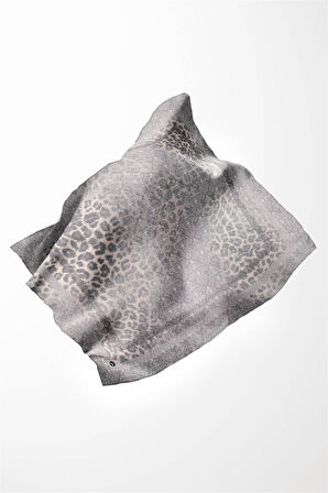 Twill Leopar Desenli Gri Renkli 90x90 Eşarp (İpek İçermez) Kenar Dikiş Şekli El Dikişli