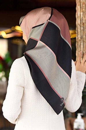 %100 Twill İpek Geometrik Desenli Pudra Renkli 90x90 Eşarp Dikim Şekli : El Dikişi