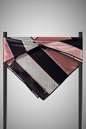%100 Twill İpek Geometrik Desenli Pudra Renkli 90x90 Eşarp Dikim Şekli : El Dikişi