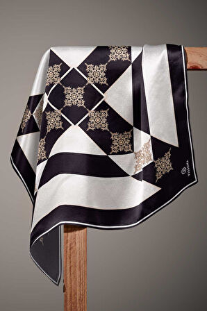 %100 Twill İpek Geometrik ve Barok Desenli Siyah - Krem Renkli 90x90 Eşarp Dikim Şekli : El Dikişi